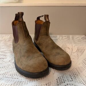 Blundstone Round Toe Boots